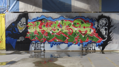 902761 Afbeelding van een graffitikunstwerk met de teksten 'TECH' en 'HEAT', op het terrein tussen het gebouw van de ...